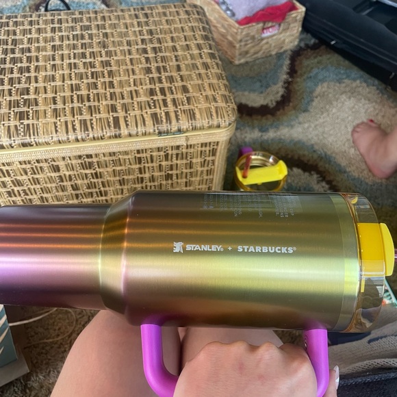 Never used new with tags Stanley Starbucks 40oz - Picture 5 of 8